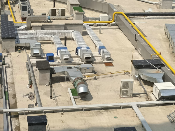 鄭州餐廳和飯店的煙道風(fēng)機(jī)需要定期清理油污